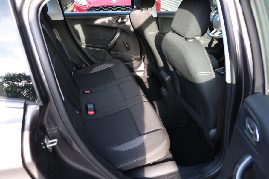Peugeot 2008 1.2 PureTech *83dkm* Navigatie|Trekhaak 4 x Zgan ALL-Season banden APK 10-2027