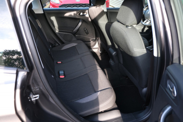 Peugeot 2008 1.2 PureTech *83dkm* Navigatie|Trekhaak 4 x Zgan ALL-Season banden APK 10-2027