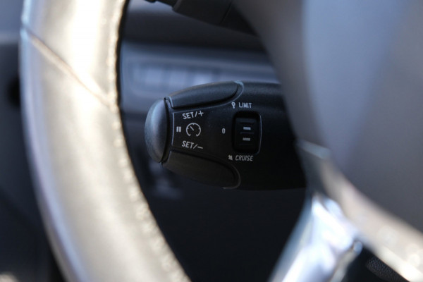Peugeot 2008 1.2 PureTech *83dkm* Navigatie|Trekhaak 4 x Zgan ALL-Season banden APK 10-2027