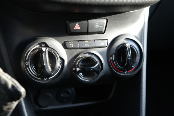 Peugeot 2008 1.2 PureTech *83dkm* Navigatie|Trekhaak 4 x Zgan ALL-Season banden APK 10-2027