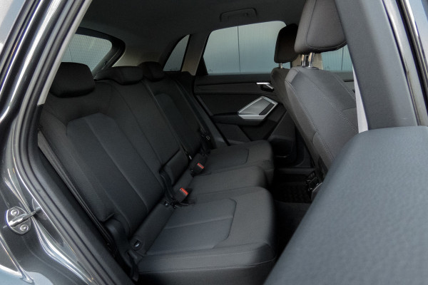 Audi Q3 45 TFSI e S edition | S-line | SOH 95% | Apple carplay | Trekhaak | ACC | Stoelverwarming