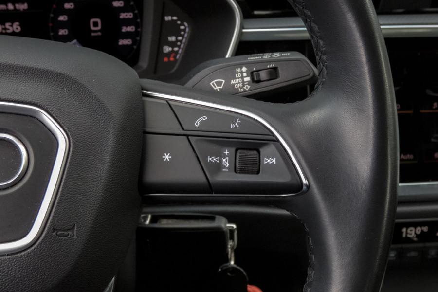 Audi Q3 45 TFSI e S edition | S-line | SOH 95% | Apple carplay | Trekhaak | ACC | Stoelverwarming