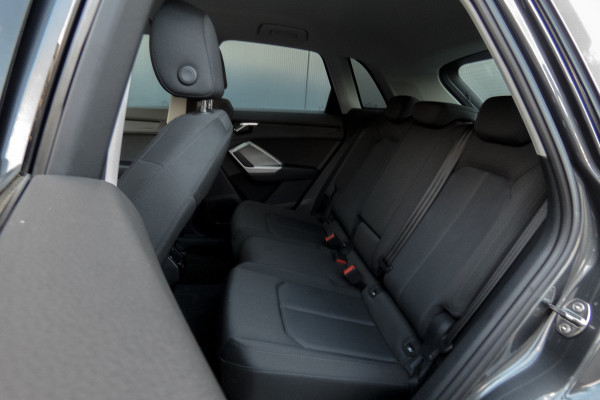 Audi Q3 45 TFSI e S edition | S-line | SOH 95% | Apple carplay | Trekhaak | ACC | Stoelverwarming