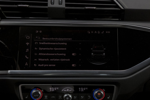 Audi Q3 45 TFSI e S edition | S-line | SOH 95% | Apple carplay | Trekhaak | ACC | Stoelverwarming