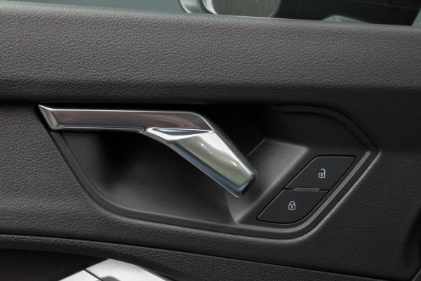 Audi Q3 45 TFSI e S edition | S-line | SOH 95% | Apple carplay | Trekhaak | ACC | Stoelverwarming