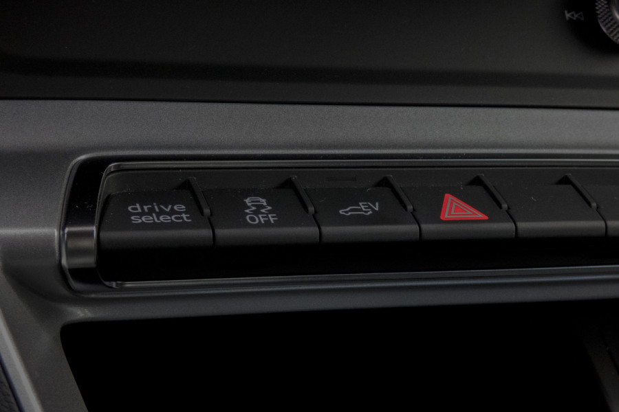 Audi Q3 45 TFSI e S edition | S-line | SOH 95% | Apple carplay | Trekhaak | ACC | Stoelverwarming