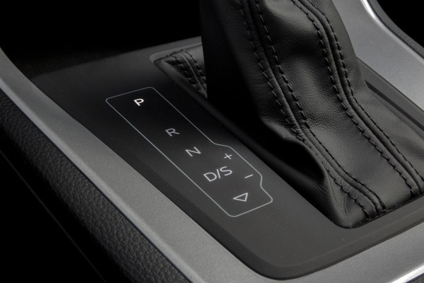 Audi Q3 45 TFSI e S edition | S-line | SOH 95% | Apple carplay | Trekhaak | ACC | Stoelverwarming