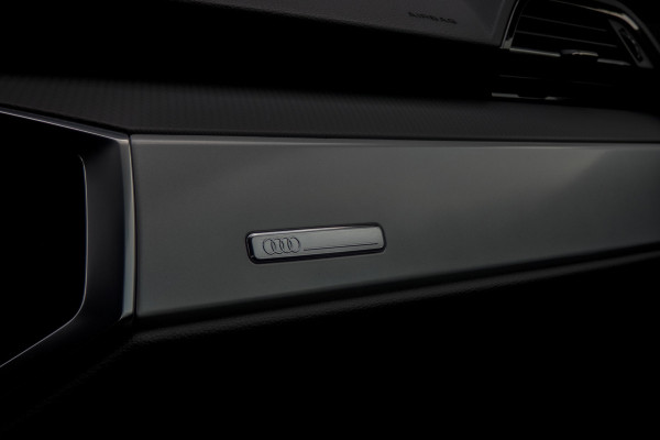 Audi Q3 45 TFSI e S edition | S-line | SOH 95% | Apple carplay | Trekhaak | ACC | Stoelverwarming