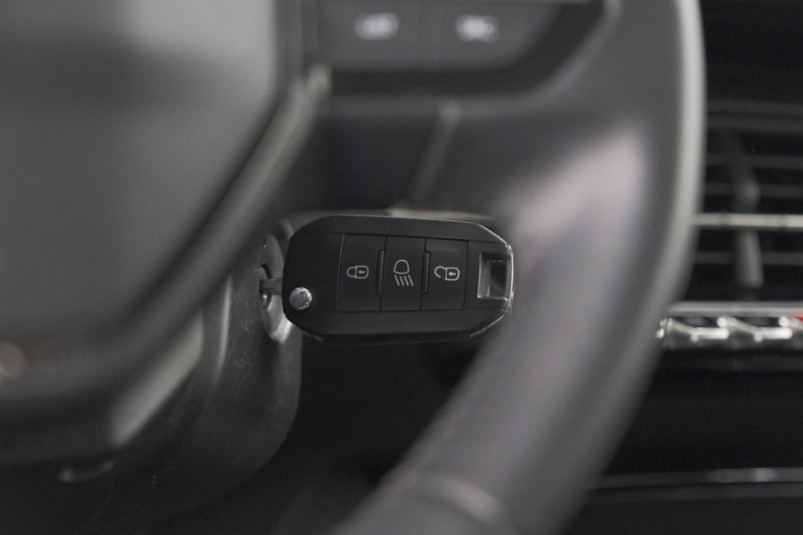 Peugeot 208 PureTech 100 EAT8 Allure | Navigatie | Parkeersensoren | Cruise Control