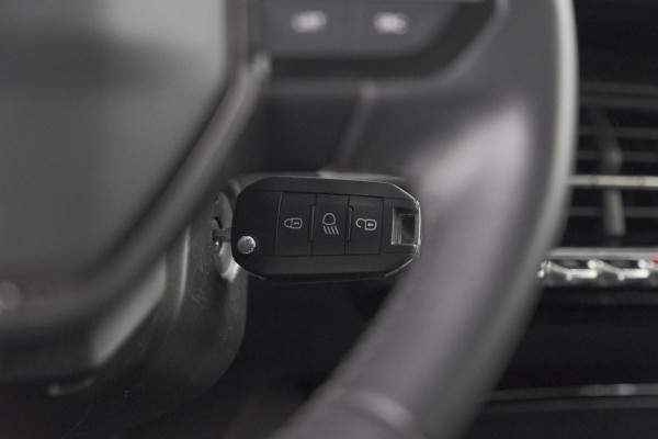 Peugeot 208 PureTech 100 EAT8 Allure | Navigatie | Parkeersensoren | Cruise Control