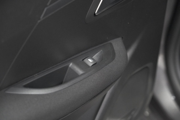 Peugeot 208 PureTech 100 EAT8 Allure | Navigatie | Parkeersensoren | Cruise Control