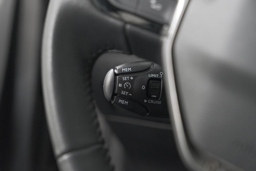 Peugeot 208 PureTech 100 EAT8 Allure | Navigatie | Parkeersensoren | Cruise Control