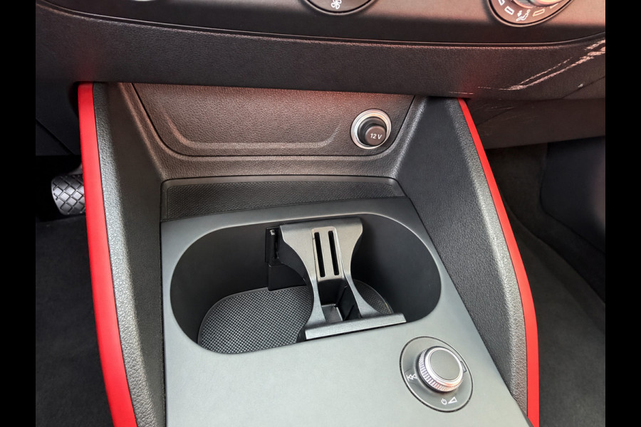 Audi Q2 30 TFSI Sport S Line Edition - Airco I Sport interieur & Velgen I PDC I Dealer onderhouden