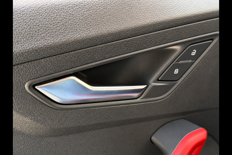 Audi Q2 30 TFSI Sport S Line Edition - Airco I Sport interieur & Velgen I PDC I Dealer onderhouden