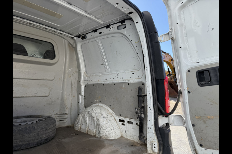 Mercedes-Benz Vito 114 1.9 CDI 136PK Dubbele Cabine L2H1 5 Stoelen Climate Control Cruise Control Trekhaak Carplay Camera