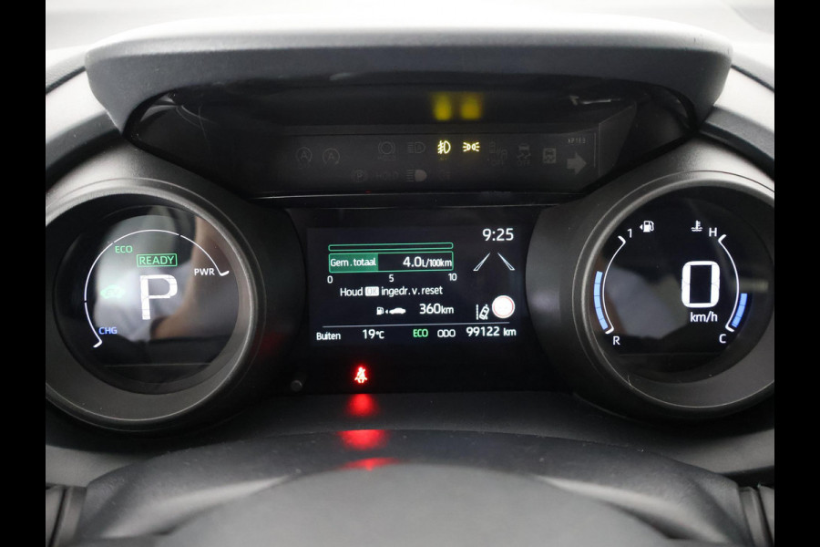 Toyota Yaris 1.5 HYBRID DYNAMIC SILVERLINE GARANTIE TOT 9-2031 CARPLAY NAVIGATIE .CAMERA. ADAPTIEVE CRUISE CONTROL . APPLE CARPLAY & ANDRIOD AUTO .