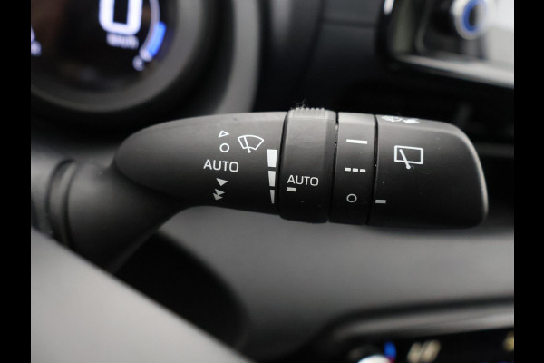 Toyota Yaris 1.5 HYBRID DYNAMIC SILVERLINE GARANTIE TOT 9-2031 CARPLAY NAVIGATIE .CAMERA. ADAPTIEVE CRUISE CONTROL . APPLE CARPLAY & ANDRIOD AUTO .