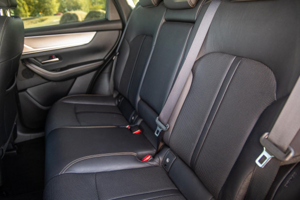 Mazda CX-60 2.5 e-SkyActiv PHEV Homura PANORAMA / TREKHAAK / 360 CAMERA / STOELVERWARMING + KOELING / CARPLAY / ADAPTIVE CRUISE