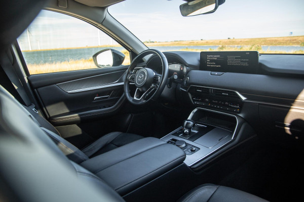 Mazda CX-60 2.5 e-SkyActiv PHEV Homura PANORAMA / TREKHAAK / 360 CAMERA / STOELVERWARMING + KOELING / CARPLAY / ADAPTIVE CRUISE