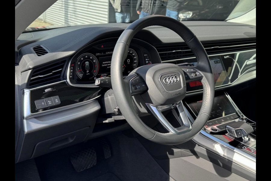 Audi Q8 3.0 -V6 24V 55 TFSi Quattro - Panorama dak I Airco I Leer I 23 inch velgen I PDC I Led i 24.000 KM