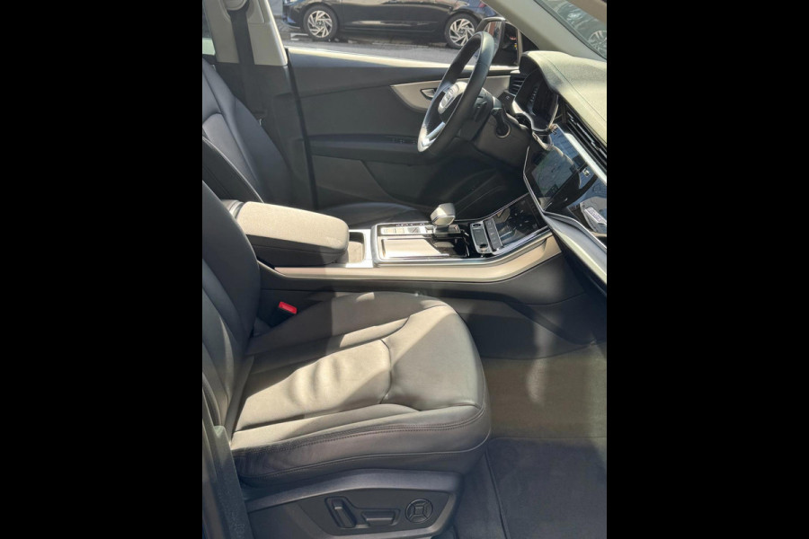 Audi Q8 3.0 -V6 24V 55 TFSi Quattro - Panorama dak I Airco I Leer I 23 inch velgen I PDC I Led i 24.000 KM