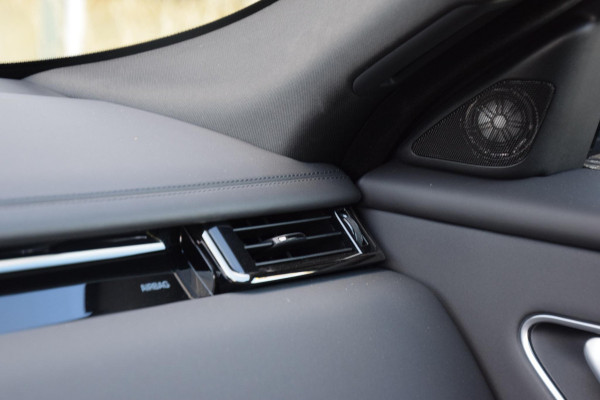 Land Rover Range Rover Velar P400e AWD Dynamic SE PHEV