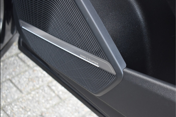 Audi Q5 50 TFSI e S-Line 299 Pk RS-Stoel Luchtvering Matrix Oled ACC Keyless Trekhaak 20 Inch