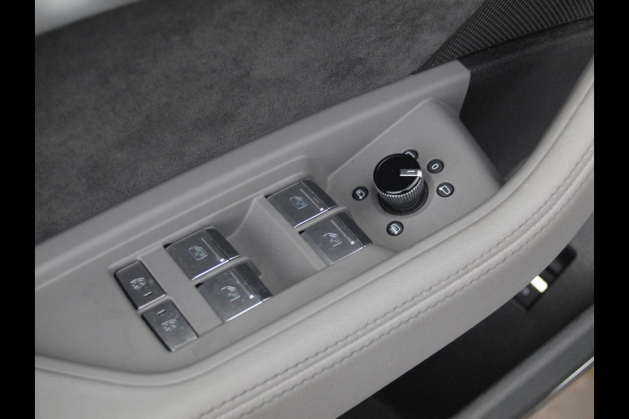 Audi e-tron Sportback 55 quattro S edition 95 kWh | SOH 92% | S-Line Stoelen | Panoramadak | Bang & Olufsen | Camera | Ambienteverlichting |