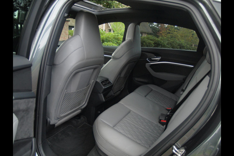 Audi e-tron Sportback 55 quattro S edition 95 kWh | SOH 92% | S-Line Stoelen | Panoramadak | Bang & Olufsen | Camera | Ambienteverlichting |