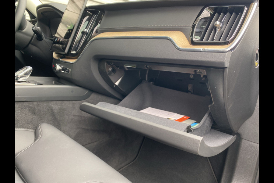 Volvo XC60 T6 Plug-in hybrid AWD Ultra Dark / Trekhaak / 360 camera / Harman/Kardon / Panoramadak /