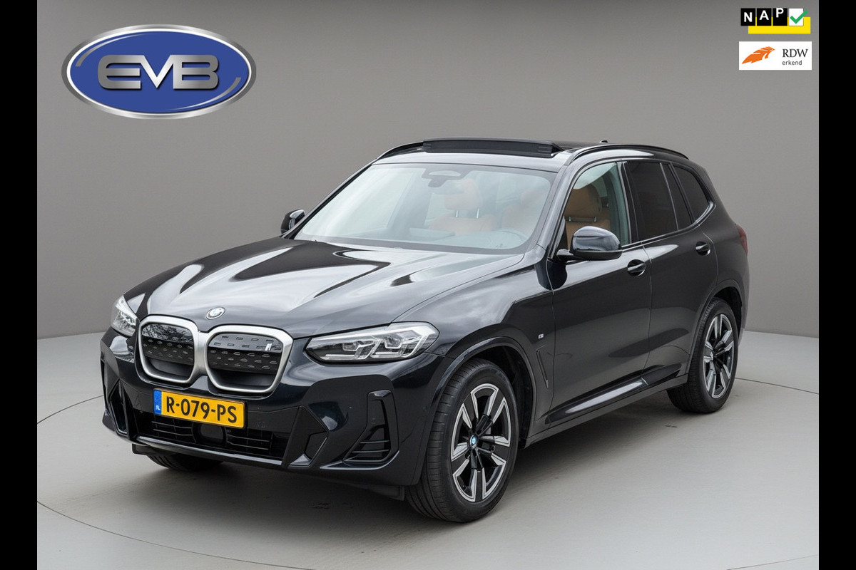 BMW iX3 M SPORT pakket 80 kWh, panoramadak, SOH 98,2 %,vol opties, 1 e eigenaar,conjac sport leder, Origineel NL auto met nap