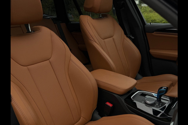 BMW iX3 M SPORT pakket 80 kWh, panoramadak, SOH 98,2 %,vol opties, 1 e eigenaar,conjac sport leder, Origineel NL auto met nap