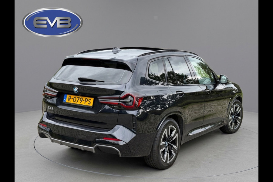 BMW iX3 M SPORT pakket 80 kWh, panoramadak, SOH 98,2 %,vol opties, 1 e eigenaar,conjac sport leder, Origineel NL auto met nap