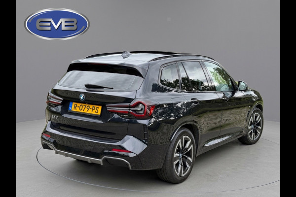 BMW iX3 M SPORT pakket 80 kWh, panoramadak, SOH 98,2 %,vol opties, 1 e eigenaar,conjac sport leder, Origineel NL auto met nap