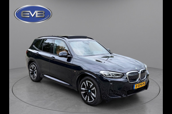 BMW iX3 M SPORT pakket 80 kWh, panoramadak, SOH 98,2 %,vol opties, 1 e eigenaar,conjac sport leder, Origineel NL auto met nap