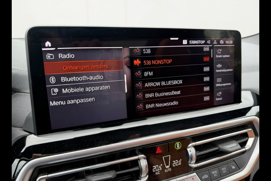 BMW iX3 M SPORT pakket 80 kWh, panoramadak, SOH 98,2 %,vol opties, 1 e eigenaar,conjac sport leder, Origineel NL auto met nap