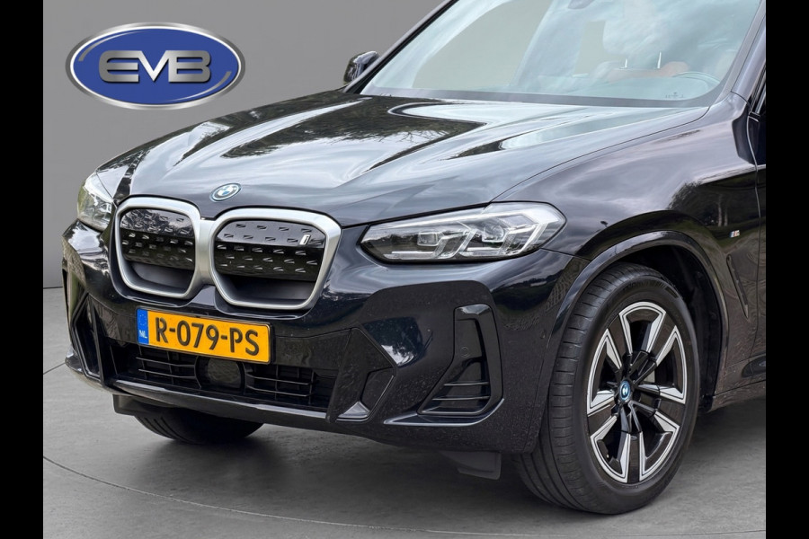 BMW iX3 M SPORT pakket 80 kWh, panoramadak, SOH 98,2 %,vol opties, 1 e eigenaar,conjac sport leder, Origineel NL auto met nap