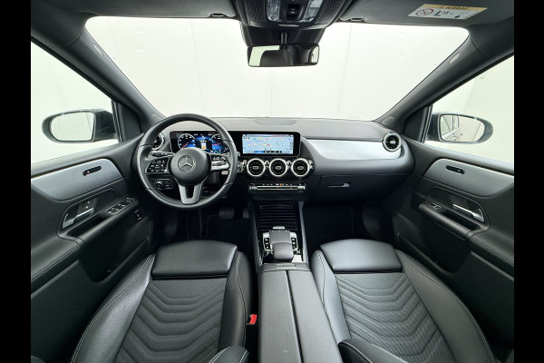Mercedes-Benz B-Klasse 180 Automaat Panoramadak Stoelverwarming Navi Camera Elek.Achterklep Pdc Business Solution Cruise Control Lmv 16" Led Isofix Bluetooth Keyless GO Rijstrooksensor 1e Eigenaar Dealeronderhouden Origineel Nederlandse Auto