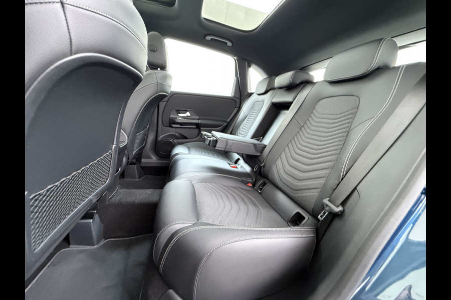Mercedes-Benz B-Klasse 180 Automaat Panoramadak Stoelverwarming Navi Camera Elek.Achterklep Pdc Business Solution Cruise Control Lmv 16" Led Isofix Bluetooth Keyless GO Rijstrooksensor 1e Eigenaar Dealeronderhouden Origineel Nederlandse Auto