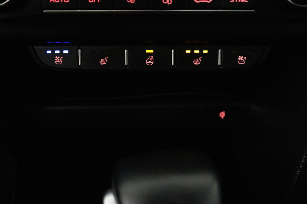 Kia Ceed Sportswagon 1.4 T-GDi GT-PlusLine (PANORAMADAK, STOELVERWARMING, STOELKOELING, CAMERA)