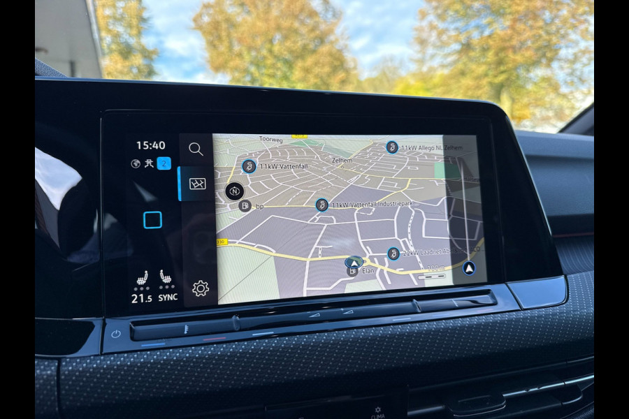 Volkswagen Golf Variant 2.0 TSI R-Line - IQ.Light - Carplay - Virtual dash - 18" - Adaptieve Cruise Control - Sportstoelen