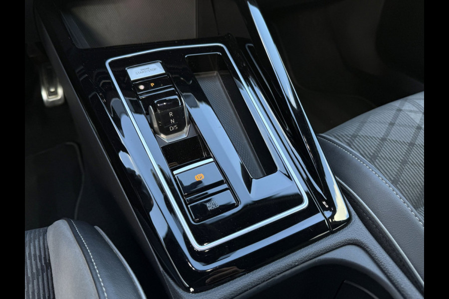 Volkswagen Golf Variant 2.0 TSI R-Line - IQ.Light - Carplay - Virtual dash - 18" - Adaptieve Cruise Control - Sportstoelen