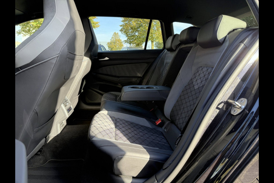 Volkswagen Golf Variant 2.0 TSI R-Line - IQ.Light - Carplay - Virtual dash - 18" - Adaptieve Cruise Control - Sportstoelen