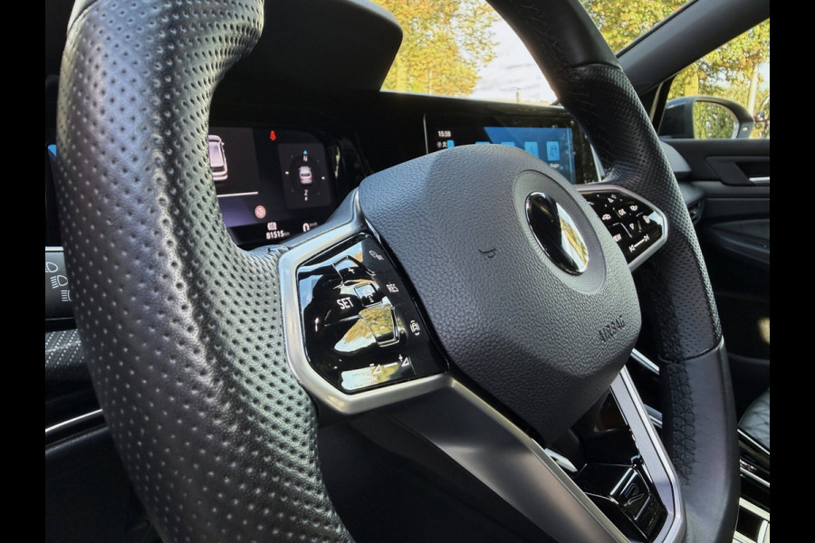 Volkswagen Golf Variant 2.0 TSI R-Line - IQ.Light - Carplay - Virtual dash - 18" - Adaptieve Cruise Control - Sportstoelen