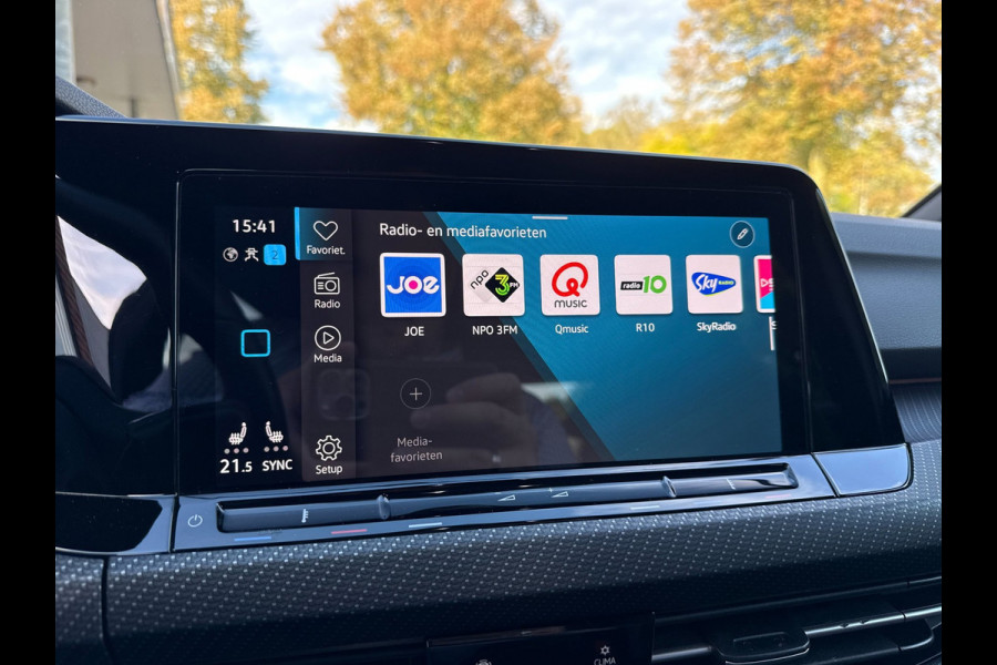 Volkswagen Golf Variant 2.0 TSI R-Line - IQ.Light - Carplay - Virtual dash - 18" - Adaptieve Cruise Control - Sportstoelen
