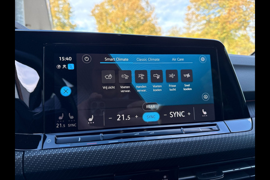Volkswagen Golf Variant 2.0 TSI R-Line - IQ.Light - Carplay - Virtual dash - 18" - Adaptieve Cruise Control - Sportstoelen