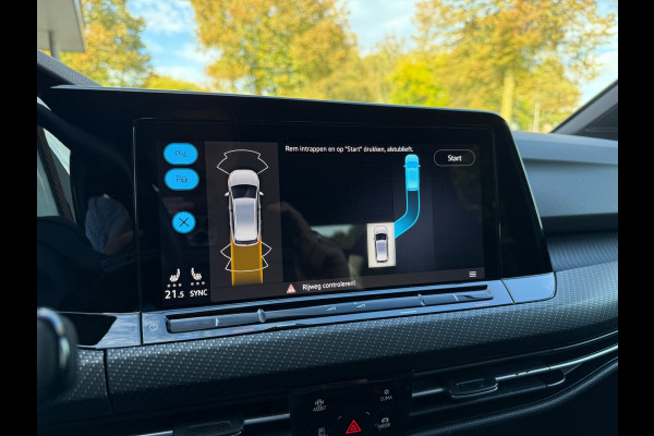 Volkswagen Golf Variant 2.0 TSI R-Line - IQ.Light - Carplay - Virtual dash - 18" - Adaptieve Cruise Control - Sportstoelen