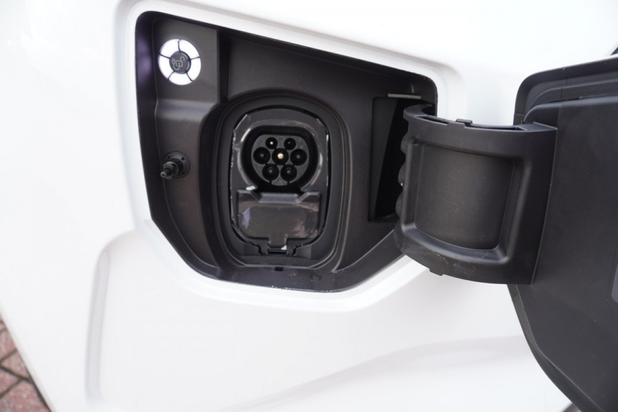 Ford E-Transit Custom 340 L2H1 Trend 71 kWh/136PK Automaat nr. V014 | Airco | Cruise | Trekhaak |  Apple CP-Android auto
