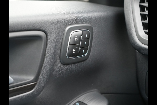 Ford Kuga 2.5 Vignale PHEV 225pk Dealer O.H. | SOH 96,3% | Panodak | Head Up | Camera | Bang & Olufsen | Lederen Comfortstoelen Memory & Verwarmd | Stuur Verwarmd | Navigatie | DAB | Virtual | 20"L.M | Cruise Control | Plug In Hybrid |