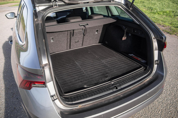 Škoda Octavia Combi 1.4 TSI iV PHEV Business Edition AIRCO / CRUISE CONTROLE / 204 PK / STOELVERWAMRING / NAVI /  CARPLAY / CAMERA